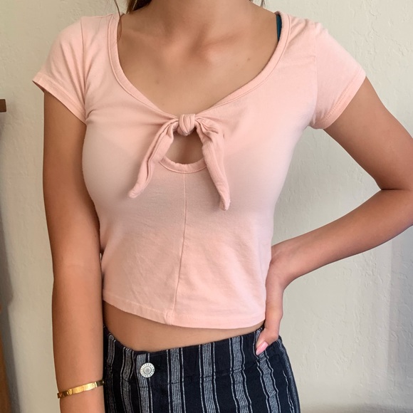 Aeropostale Tops - 🍓Aeropostale pink front tie crop top